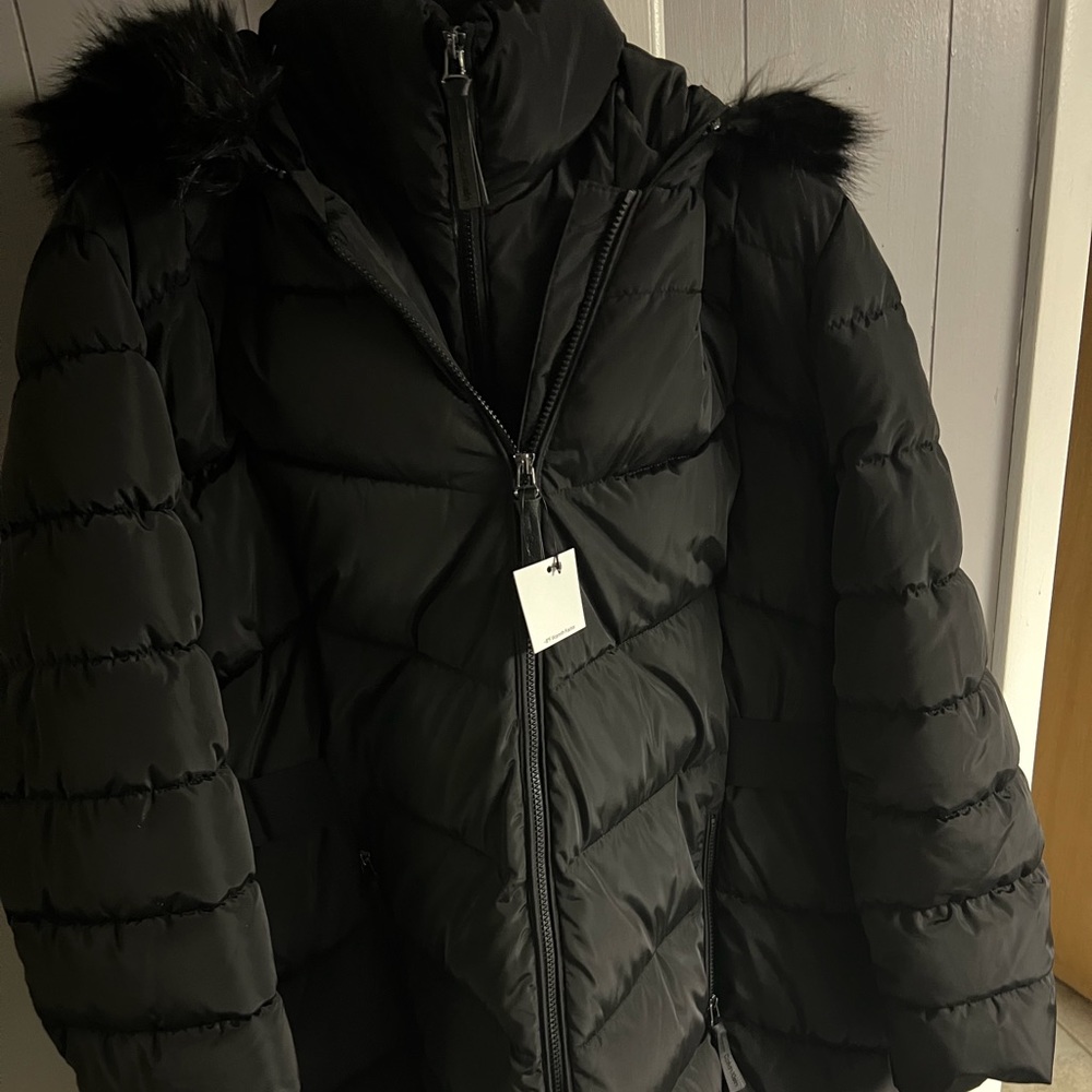 3/4 Puff Coat with Fur Hood New Never worm